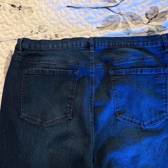 DG2 Distressed Women’s Jeans , sequin backing , so very pretty , - Picture 6 of 6